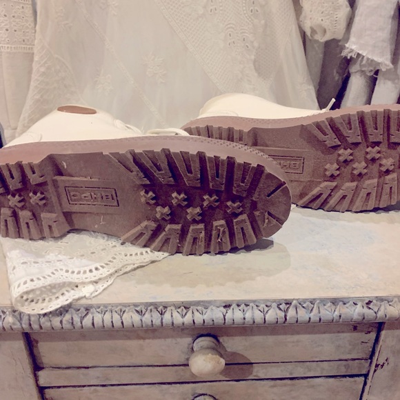 Boots - Picture 7 of 9